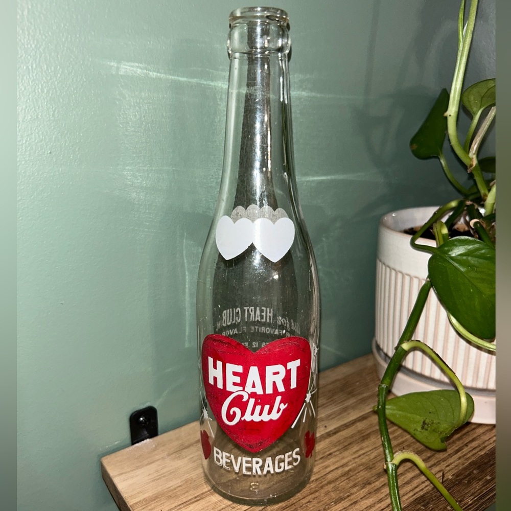 Vintage Heart Club Glass Soda Bottle - Picture 3 of 3